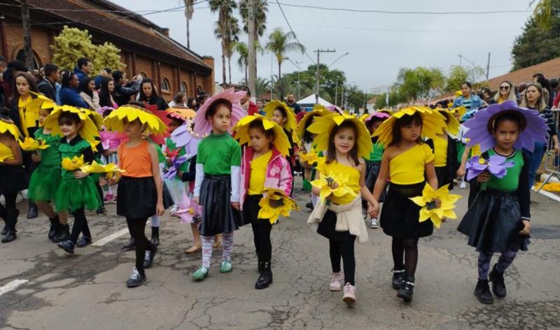 Sucesso: Desfile cívico marcou a abertura da programação das comemorações do Aniversário de 111 anos de Guaxupé, que se estendeu por todo o fim de semana