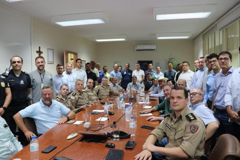 REUNIÃO NA COOXUPÉ COM FOCO EM SEGURANÇA PÚBLICA E DESENVOLVIMENTO REGIONAL
