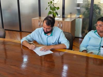 PREFEITURA DE GUAXUPÉ ASSINA ORDEM DE SERVIÇO PARA REFORMA DE CENTRO DE CONVIVÊNCIA DA PESSOA IDOSA