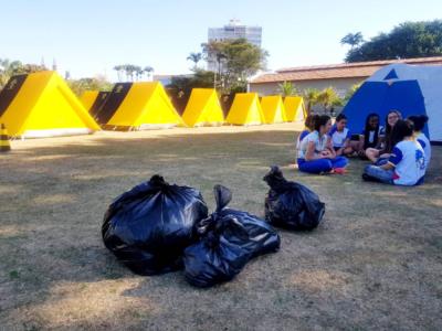 DESBRAVADORES ACAMPAM NO PARQUE DA MOGIANA E REALIZAM AÇÃO AMBIENTAL NO LOCAL