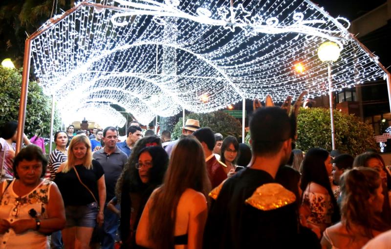 NATAL DE LUZ RECEBE MILHARES DE TURISTAS E ATRAÇÕES ARTÍSTICAS E CULTURAIS IRÃO ATÉ O DIA 23 DE DEZEMBRO